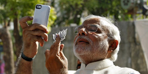 नरेंद्र मोदी का दावा: ‘उन्होंने 1980 के दशक में डिजिटल कैमरा और ईमेल का इस्तेमाल किया’