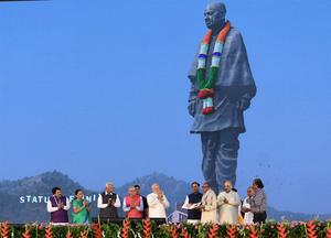 नरेंद्र मोदी ने ‘स्टेचू ऑफ़ यूनिटी’ का उद्घाटन किया, सरदार वल्लभभाई पटेल के भारत को एकजुट करने के प्रयासों को अद्वितीय बताया