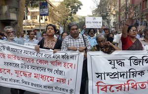 कोलकाता में युद्ध-विरोधी रैली के दौरान कार्यकर्ताओं पर हमला किया, ममता बनर्जी ने हमलावरों को दी कड़ी चेतावनी 