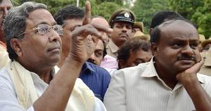 कर्नाटक में अपनी गठबंधन सरकार को बचाने के लिए संघर्ष कर रही कांग्रेस