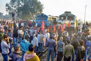 भारत बंद का दूसरा दिन: केरल में हिंसा की घटना और कई राज्यों में रेल अवरोध से सार्वजनिक जीवन अस्त व्यस्त 